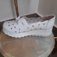 کفش طبی سفید رنگ مناسب مدرسه و پیاده روی