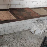 دو میز آهنی