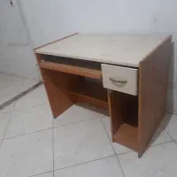میز کامپیوتر در حد نو
