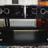 بلندگو و میز تلویزیون