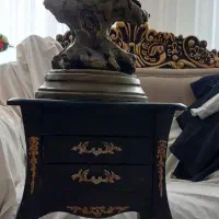 عقاب زیبا بهمراه زیر میزی زیبا و دارای دو کشو