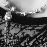 گم شدن گردنبند توپی ماه و ستاره