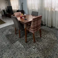 میز نهار خوری ۴ نفره خود میز کاملا نو