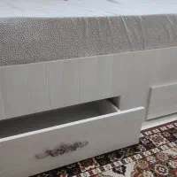 تخت دو نفره و میز آرایشی