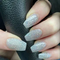 کاشت ناخن فقط ۳۷۰