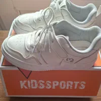 کتونی وارداتی در حد نو 900 هزارتومن