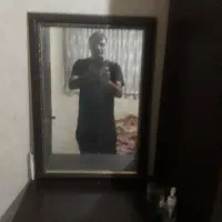 یک عدد آینه قاب دار