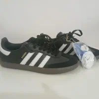 کتونی آدیداس خارجی اورجینال و آکبندو نو سایز ۴۰