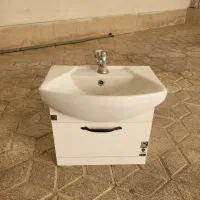 روشویی و شیر