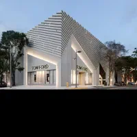 تجاری ۹۰متری با بر ۷ و  ارتفاع ۷نیم