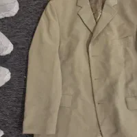 کت و شلواربه فروش میرسد