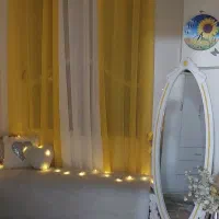 یک جفت پرده حریر زرد و یک جفت نسکافه ای