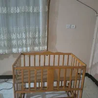 تخت کنار مادر