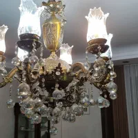 دو لوستر ۶ شاخه برنجی و یک لوستر ۳شاخه برنجی