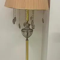 آباژور ایستاده