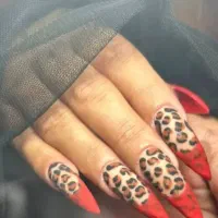 سولاریوم با رنگ دهی بالا و کاشت ناخن با مواد اصل|خدمات آرایشگری و زیبایی|تهران, خرمشهر|دیوار