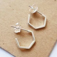 گوشواره نقره 5 ضلعی، جرقه‌ ای از ظرافت و مدرنیته