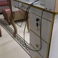 میز ناخن|آرایشگاه و سالن‌های زیبایی|بروجرد, |دیوار