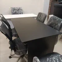 میز مدیریت و کنفرانس