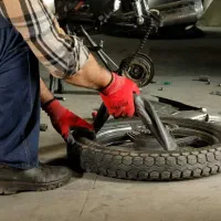 پنچرگیری و پنچری سیار موتور سیکلت