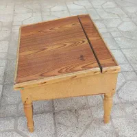 میز تحریر نشسته باکس دار