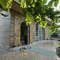 باغ عالیجناب. استخر. امشب خالی