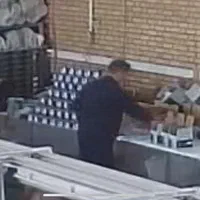 کارگر خط مونتاژ و بستهبندی