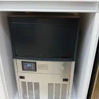 دستگاه اسپرسوساز و دستگاه یخ سازهمراه میز صندلی|کافی‌شاپ و رستوران|ری, فیروزآبادی|دیوار