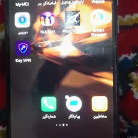 یک عدد گوشی سالم تمیز