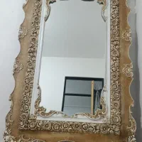اینه ومیز خیلی تمیز وبدون شکستگی