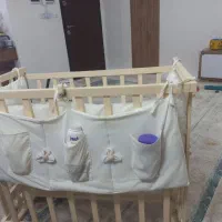 تخت کنار مادر