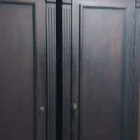 یک جفت کمد لباس چوبی