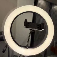 رینگ لایت|دوربین عکاسی و فیلم‌برداری|تهران, فلسطین (میدان انقلاب)|دیوار