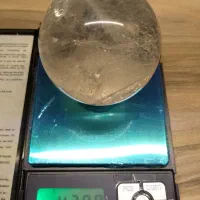 گوی کوارتز پاک|کلکسیون اشیاء عتیقه|تنکابن, |دیوار