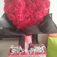 باکس گل مصنوعی قرمز مناسب هدیه