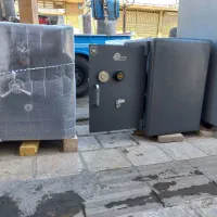 گاوصندوق (زنجان) ایستاده ویترینی گاو صندوق اصل|ابزارآلات|زنجان, |دیوار