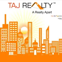 فروش اپارتمان ۱۸۰ متری/بالکن+پارگینگ+اسانسور/آرش۱۳