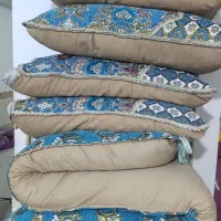 دو عدد تشک و ۶عدد بالشت