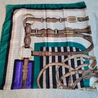 روسری|لباس|پرند, فاز ۳|دیوار