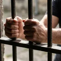 اجاره سند وثیقه فیش حقوقی آزادی زندانی دادگاه