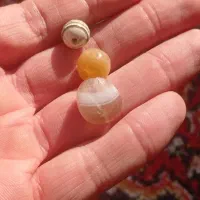 عقیق کهنه و مهره|کلکسیون اشیاء عتیقه|اردبیل, |دیوار