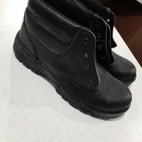 کفش کار نگهبان نو و تمیز