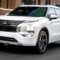 میتسوبیشی اوتلندر اچ دودیفرانسیل۲۰۲۳