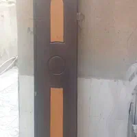 درب آپارتمانی و اتاق