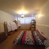 همخونه موجه و تحصیل کرده در تاتر شهر