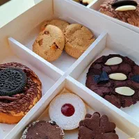 پک شیرینی 4مدل با قیمت استثنایی فقط 270 هزار تومن