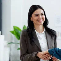 کارشناس فروش خانم