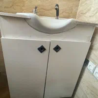 سرشور با کمد و شیرآلات  و صندلی اصلاح