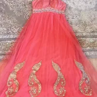 پیرهن مجلسی تا سایز ۴۴ میخوره در حد نو