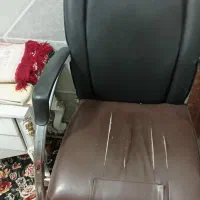 صندلی کنفرانسی چرم تمیز